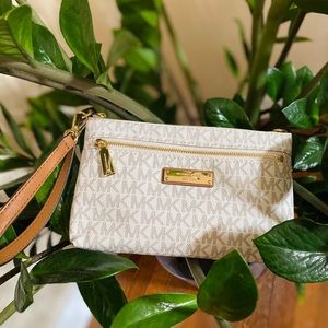 Michael Kors Vanilla Wristlet